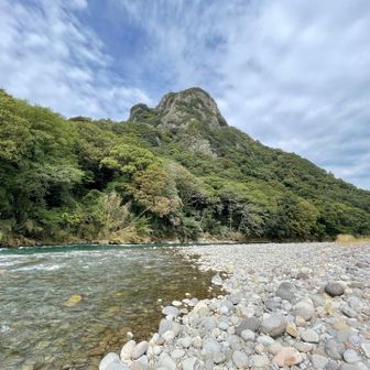 いかつい山容の城山