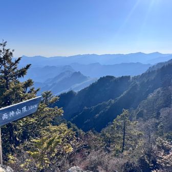 右から雲取山⛰️蕨山⛰️手前に四阿屋山⛰️