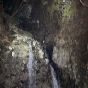 権現の滝。少し怖かった💦