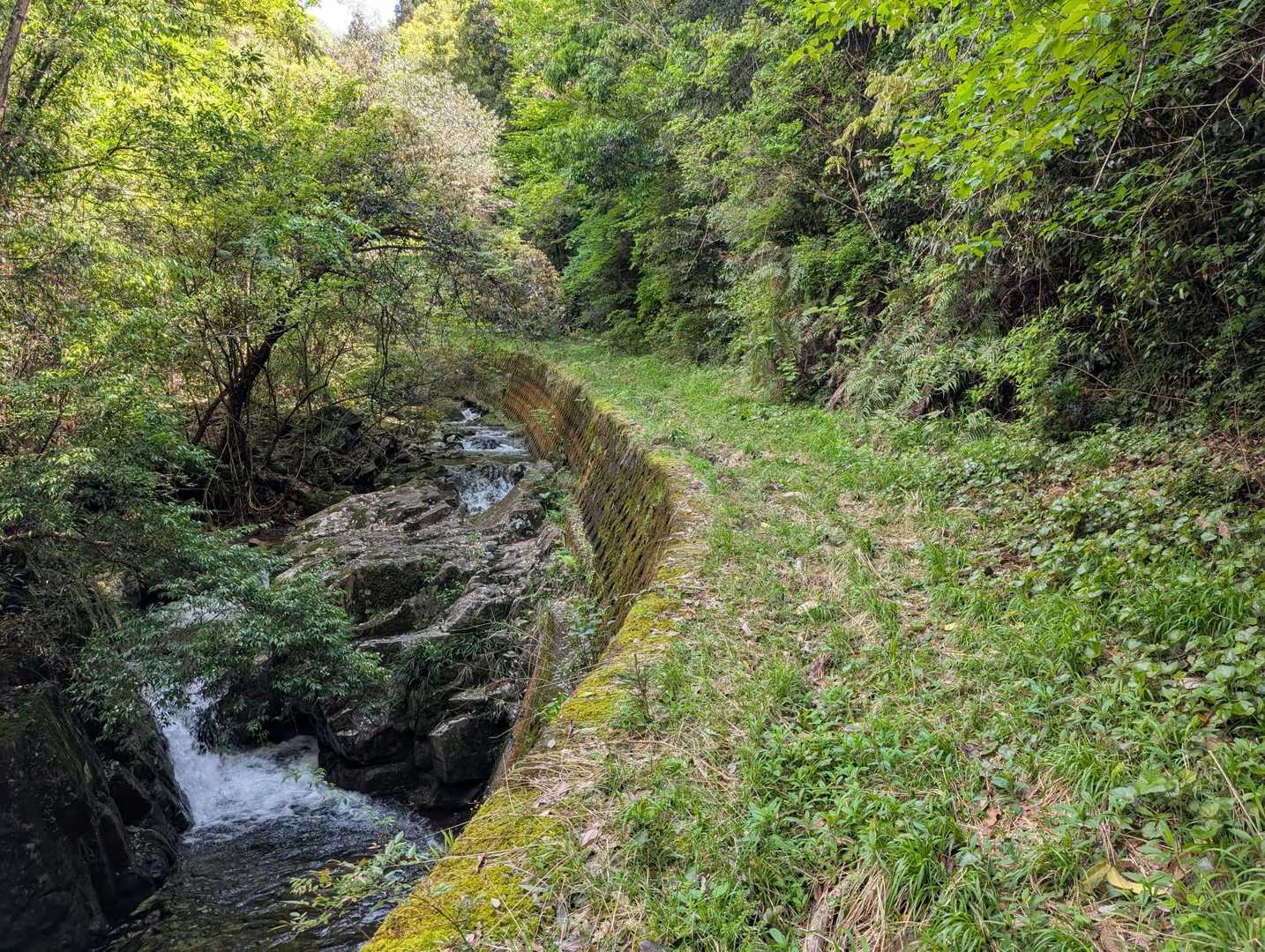 塔の岩 往復コースの写真