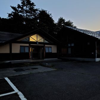 途中清里駅に寄り道をしつつ
4時頃に「美し森駐車場」に到着

駐車場は広く充分なスペース有り