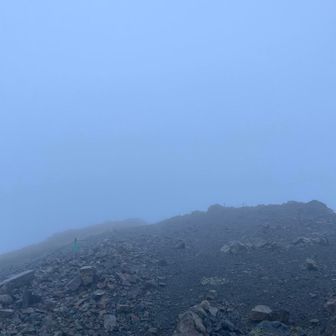 さて、進むか。
晴れる気が一切しない。