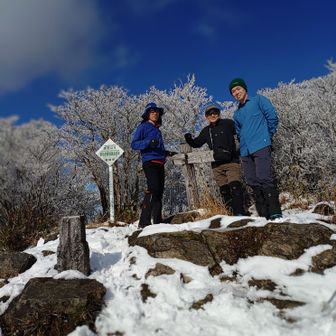 山の先輩弁天山さん、　お連れさんと一緒に記念撮影😁