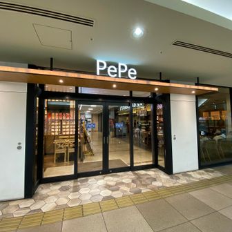 ミスドとスタバの間の通路の奥の…