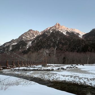明神橋から明神岳
モルゲンロートとまでは赤くならず💦
