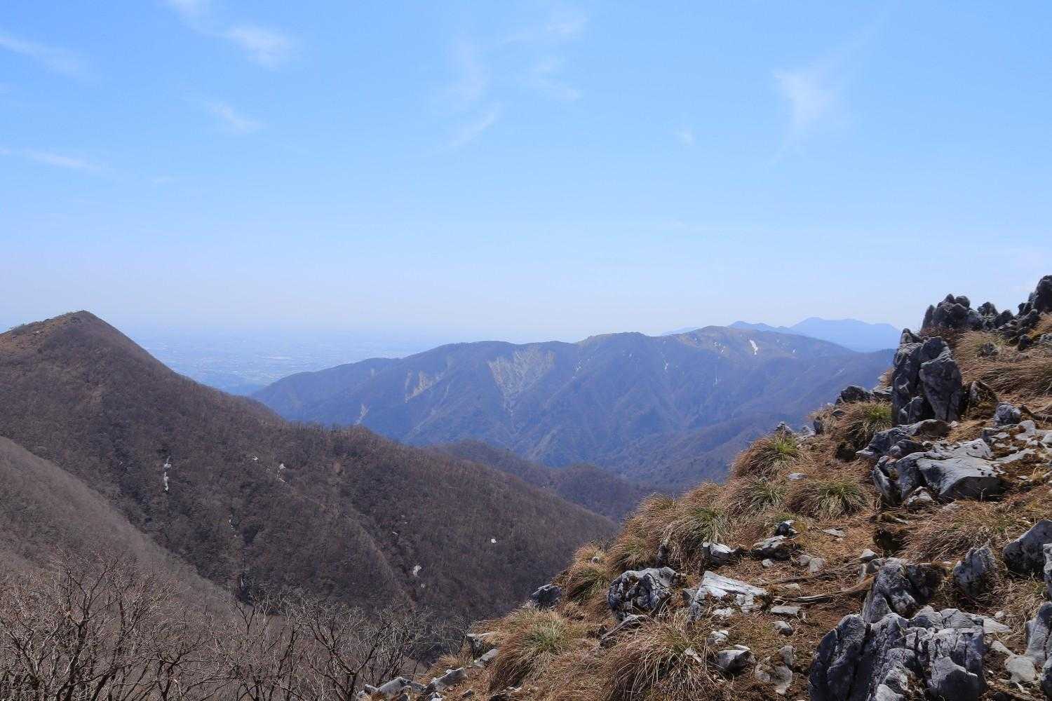 天狗岳からの竜ヶ岳
シロヤシオの頃には賑わうんでしょうね