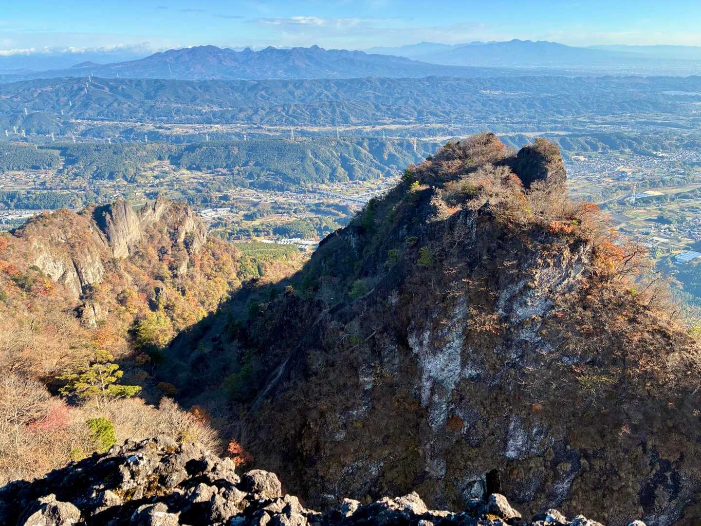 左は榛名、右は赤城で、妙義山を含めて
上毛三山。