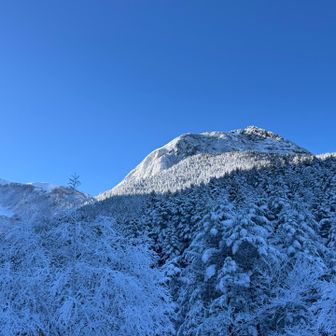 行者小屋まで戻ってきた。小屋からの眺めもよし！