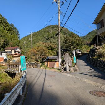 平溝通りからの分岐。看板デカくて分かりやすいです。