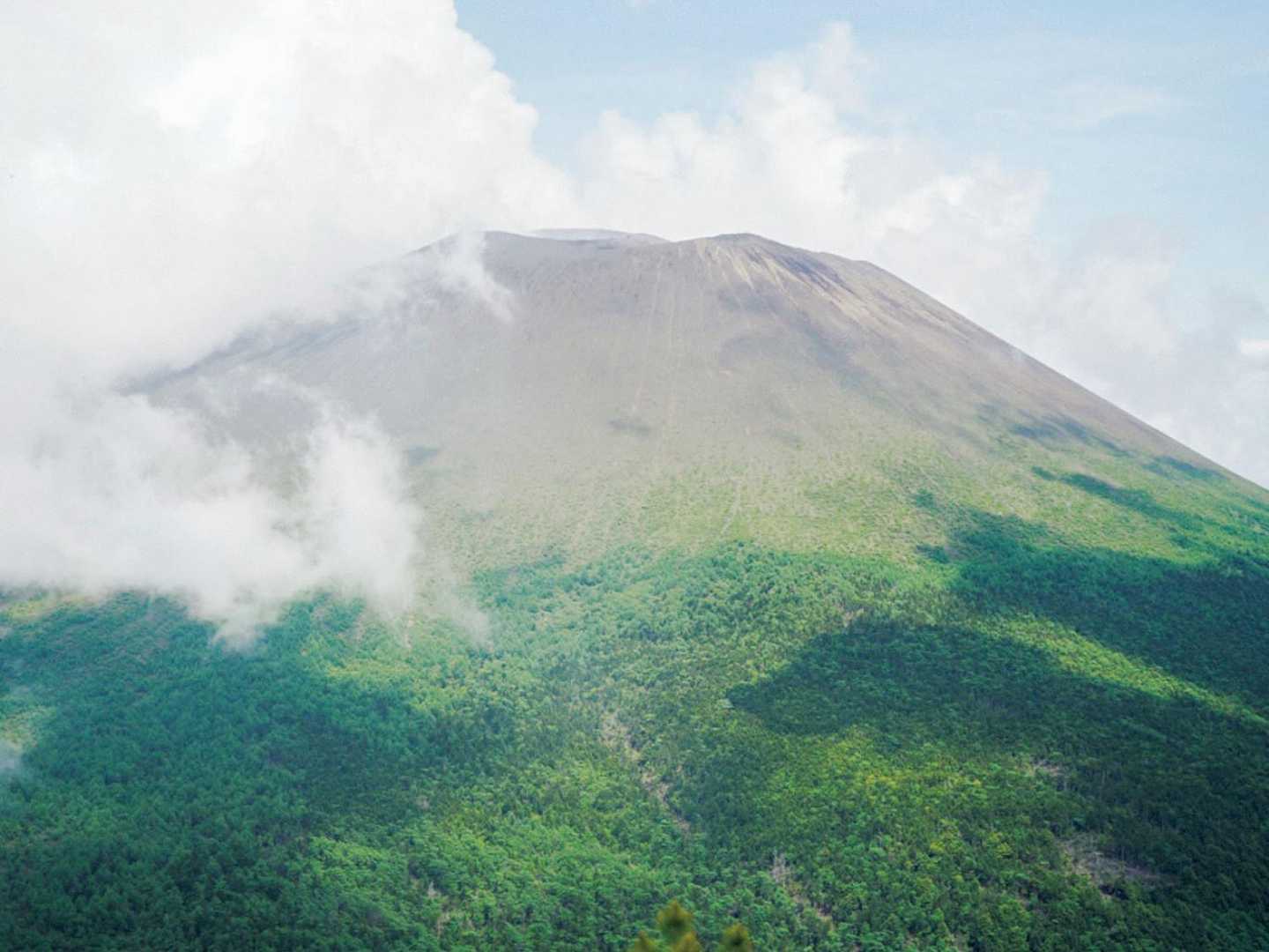 火山特有のエネルギーを感じられる長野・浅間外輪山コースの写真