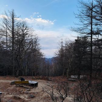 富士見平小屋の富士山ビュースポットから

…見えず😭

んもぅ…照れ屋さんなんだから〜

山頂着くまでに、準備頼むな