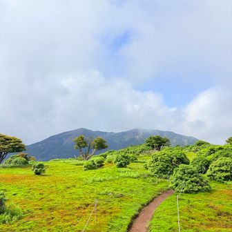 少しの晴れ間にイブネ手前から雨乞岳☀️