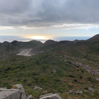 右の最高地点へ