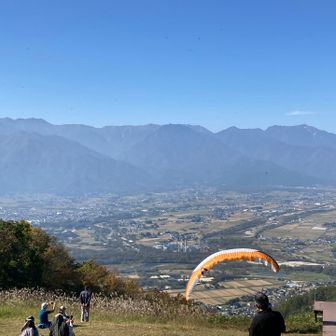 パラグライダーの方がいざ飛ぼうとしていましたが…風が良くないらしく結局飛ばず(＞＜)