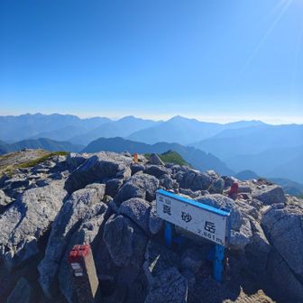 ここで5月と合わせて立山3山全て周りました。前は確か看板掘り返したなあ。
