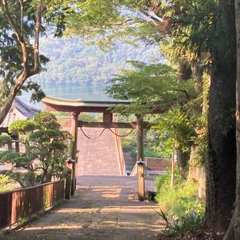 神社の階段から相模湖