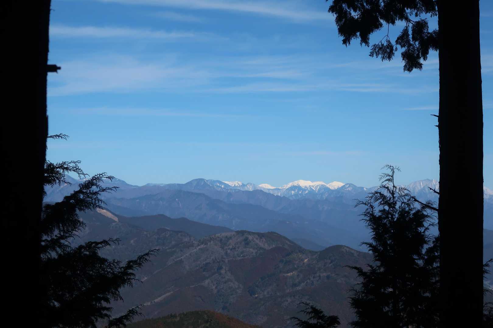 道中ほどんど眺望が無かったので、冠雪した山々が広がる景色は嬉しかったです。
市内の山で南アルプスを見渡せる風景があるとは思いませんでした。