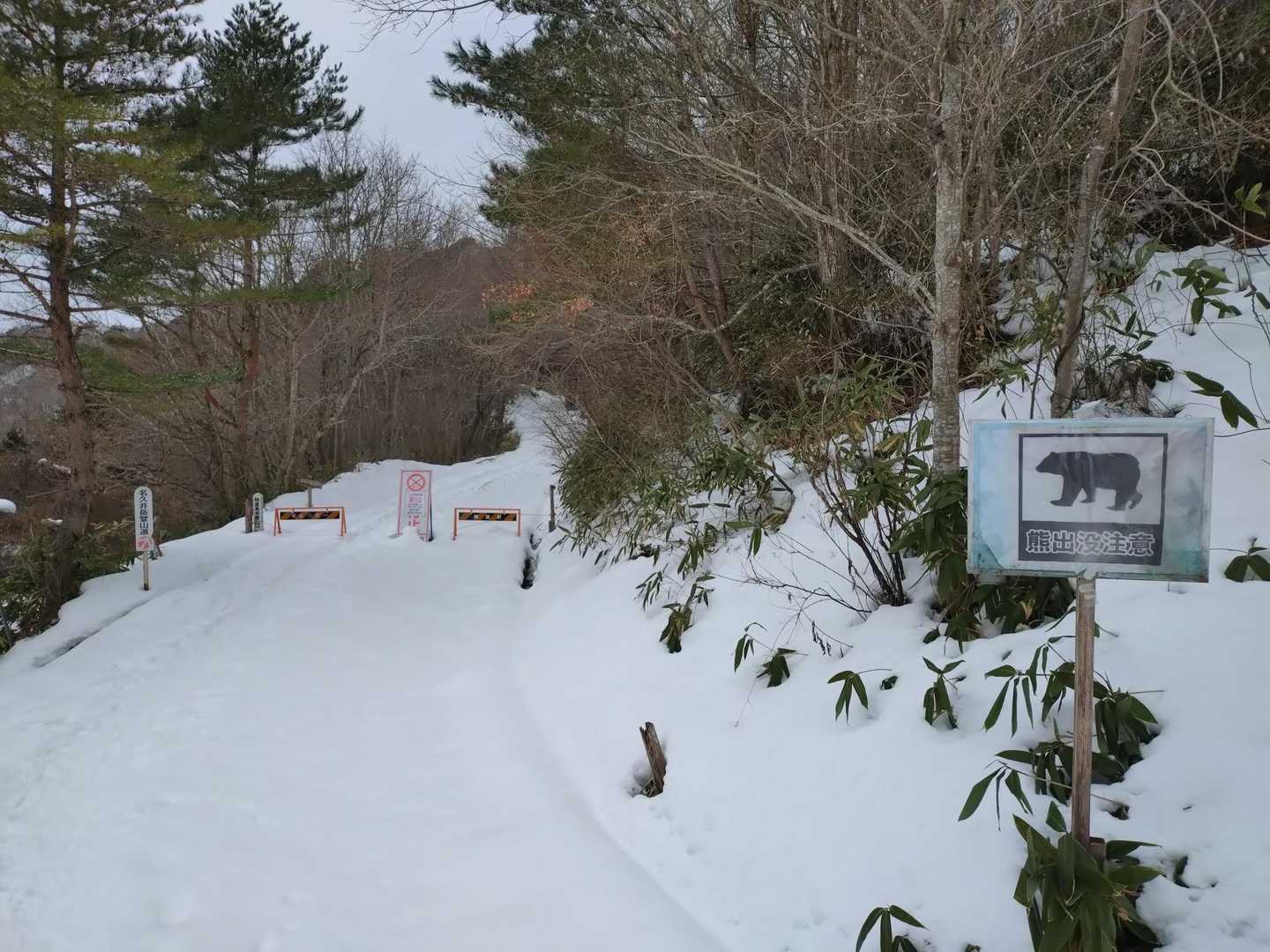 先に道路を行きました