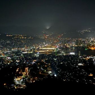 綺麗〜〜〜🤩

さすが［世界新三大夜景］に認定された
1000万ドルの夜景🌃✨

八郎岳の絶景〜夕陽〜夜景まで
長崎満喫のhappyな1日に感謝です🙏🎶


