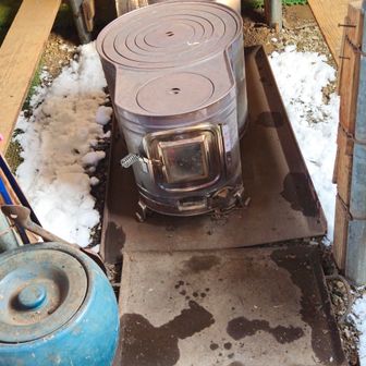 ストーブまわりの燃えやすい物を除去する
時期を見て、より万全にします

