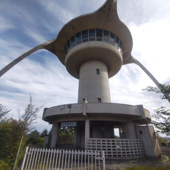 そのうち解体されるんでしょうね🛸
手柄山のピークはここら辺