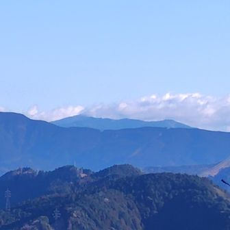 鉄塔富士山は雲で山頂ちょっこっと