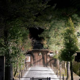 夜明け前の慈照寺銀閣