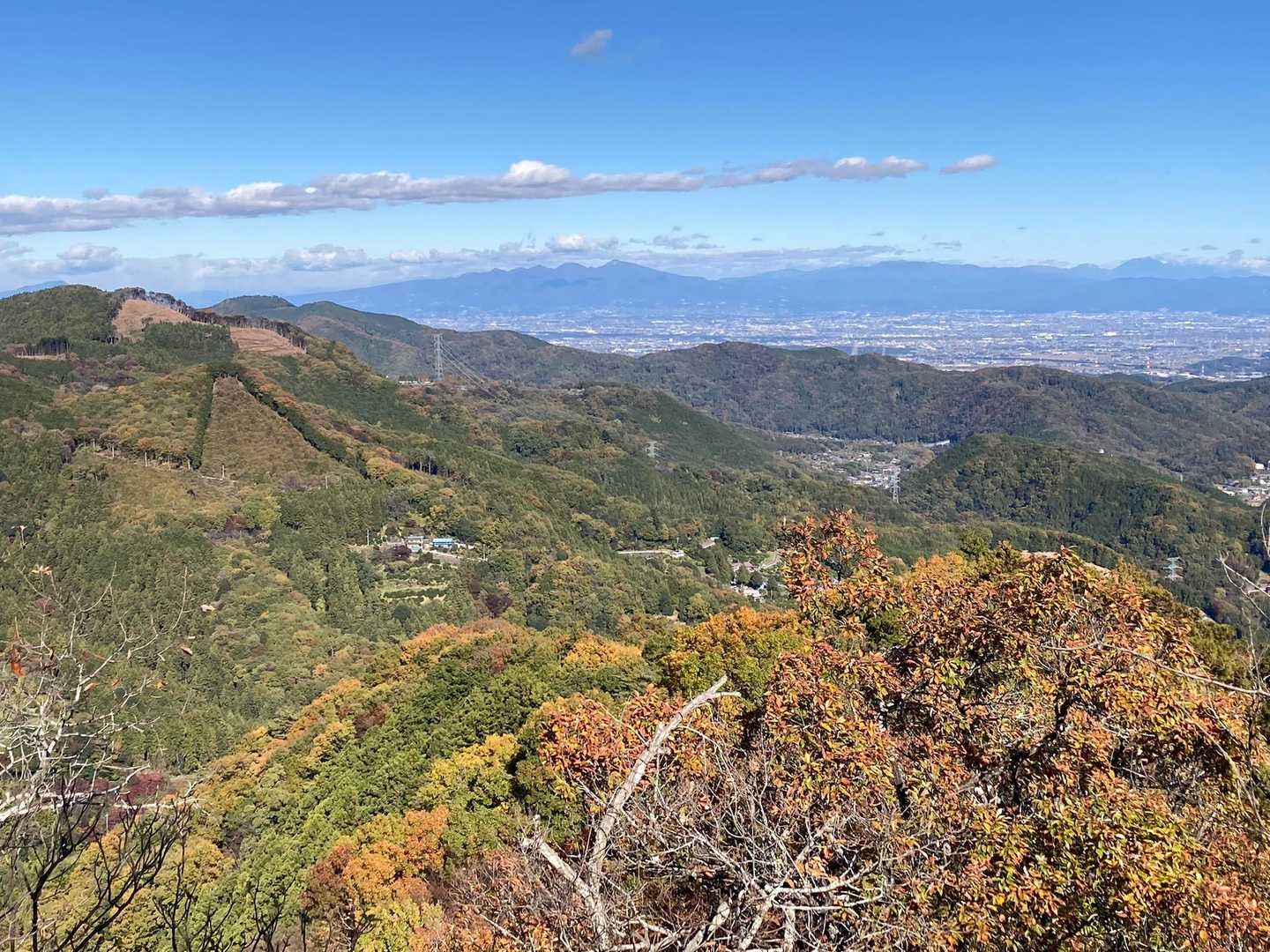 遥か彼方は群馬県方面⛰️
眼下にはこれから行くみかん狩り🍊の集落でしょうか？