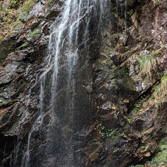 コンパクトな滝