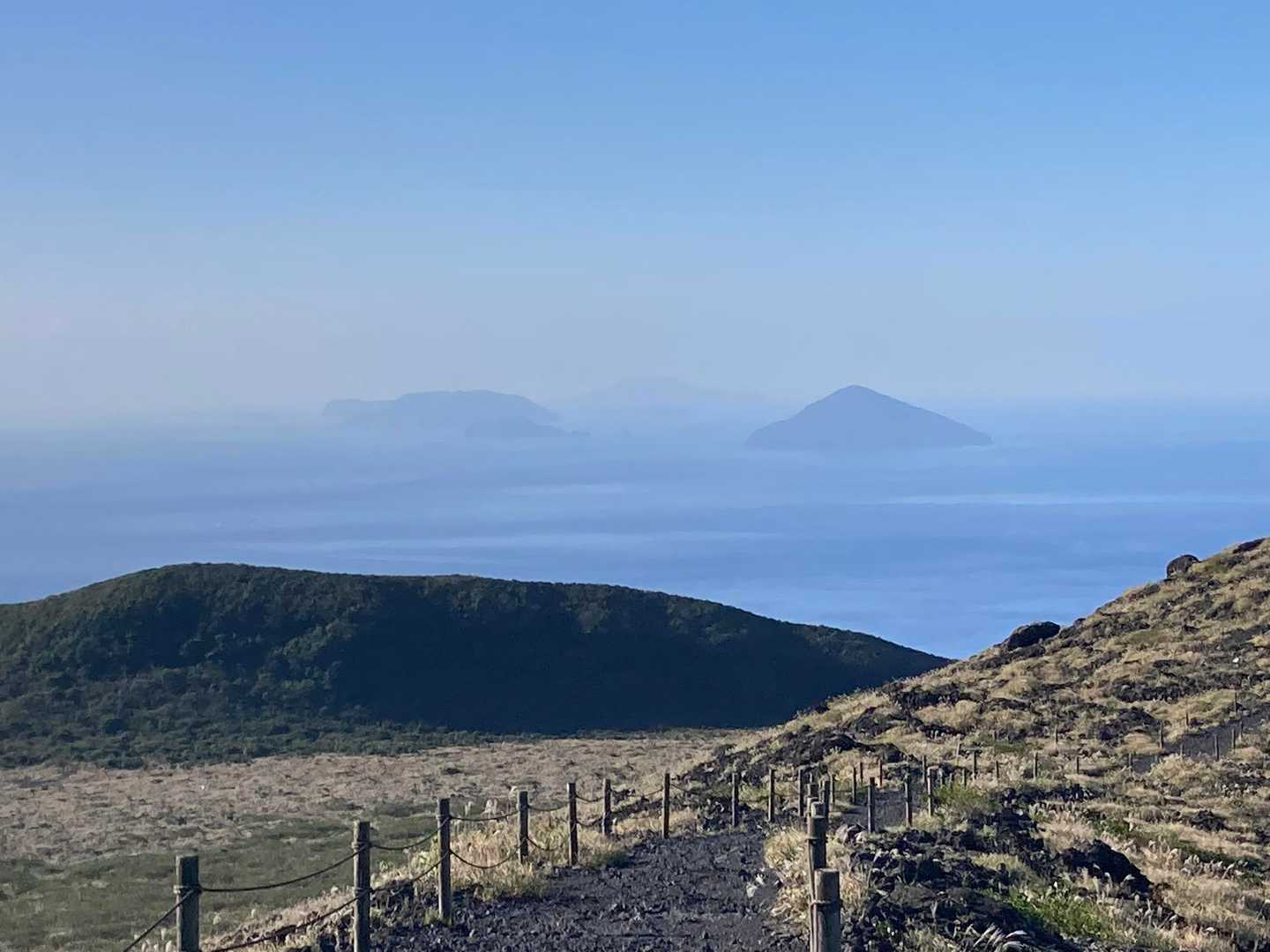 三原山頂口バス停-剣ガ峰-温泉コース登山口
 縦走コースの写真