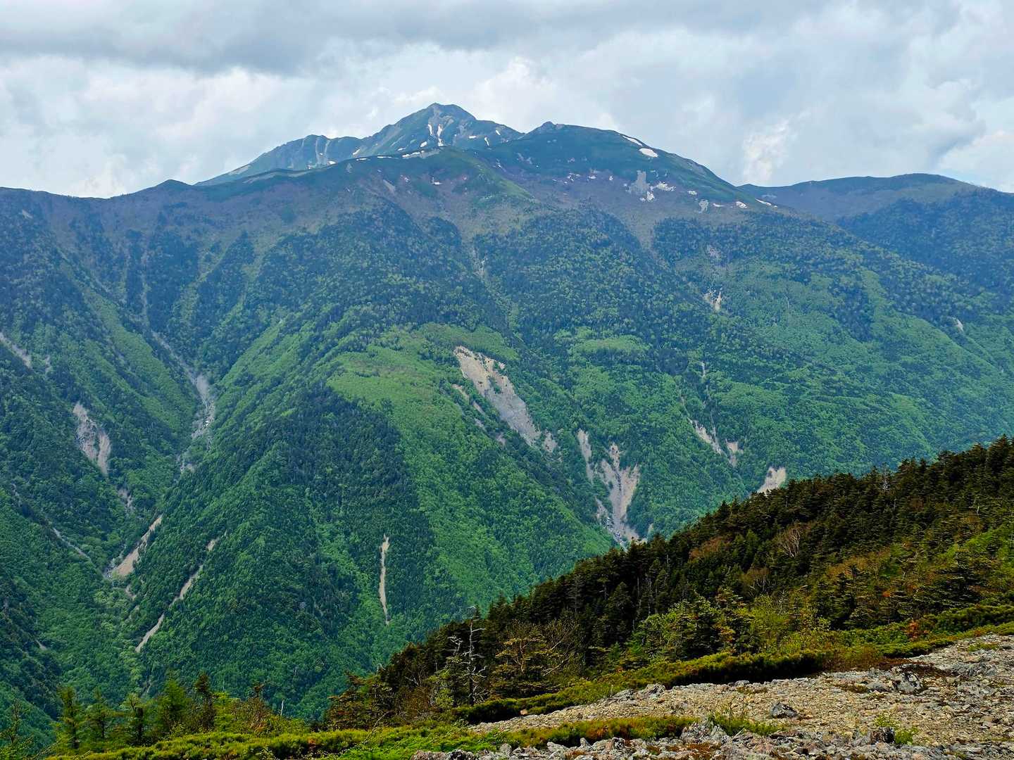 山頂からの塩見岳！