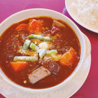 ビーフシチューにお肉ゴロゴロ！