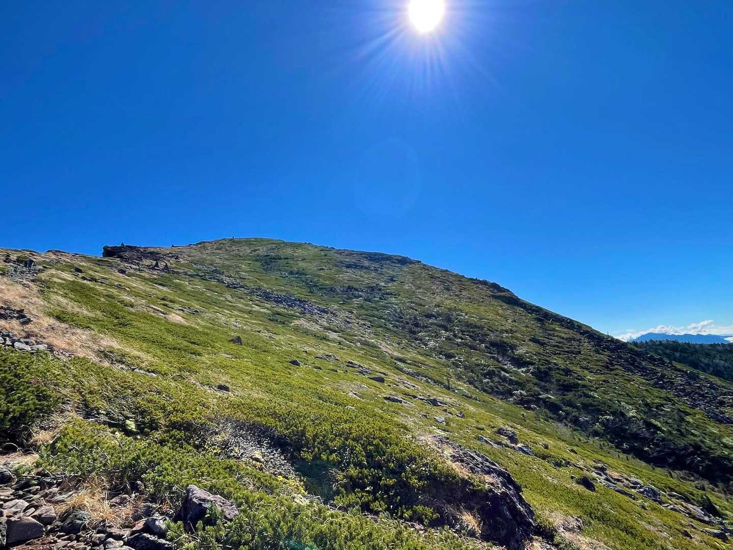 硫黄岳から下山します。
ほんと、雲一つない好天でした。