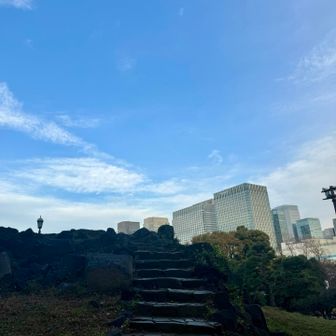 青空に向かってピークハントっ✈️