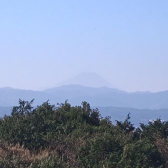 今日の富士山はかすんでる