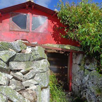 前常念の避難小屋