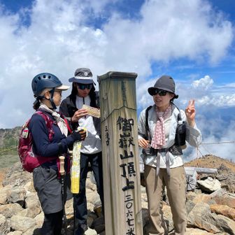 やったー🙌山頂です
やばい😰これ俺が壊した？
撮影時皆さん言ってました
喋りながらもちゃんとピース✌️をします