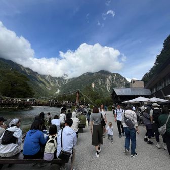 そっか、SW初日
河童橋は半端ない混雑
覚悟がないと買い物も出来ません
何処も大行列でした