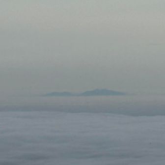 雲の上に浮かぶ筑波山⛰️