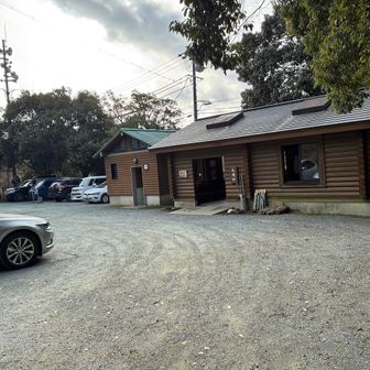駐車場に帰着　あ、門松がなくなってる😲
