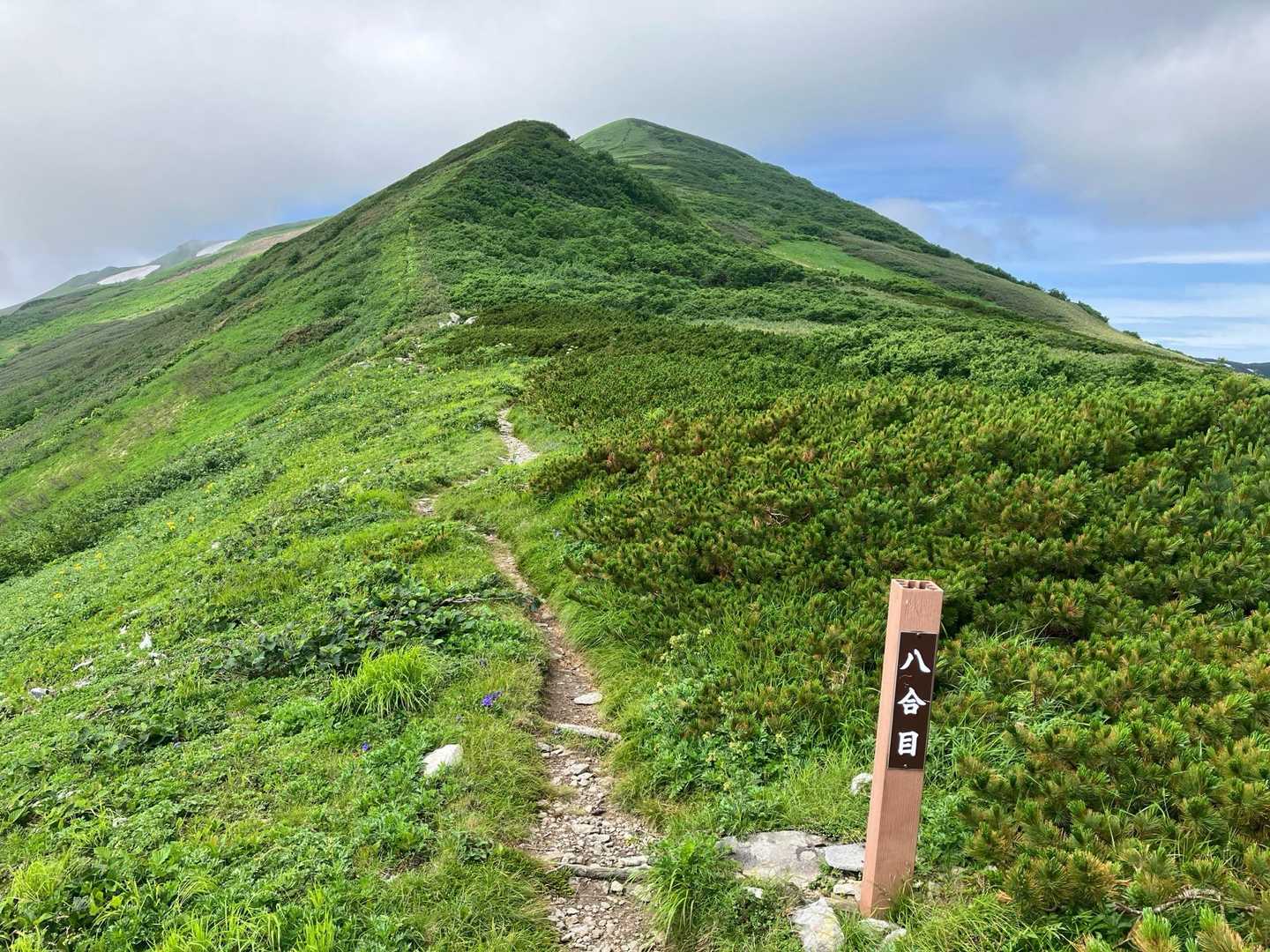 八合目から先を見上げる。