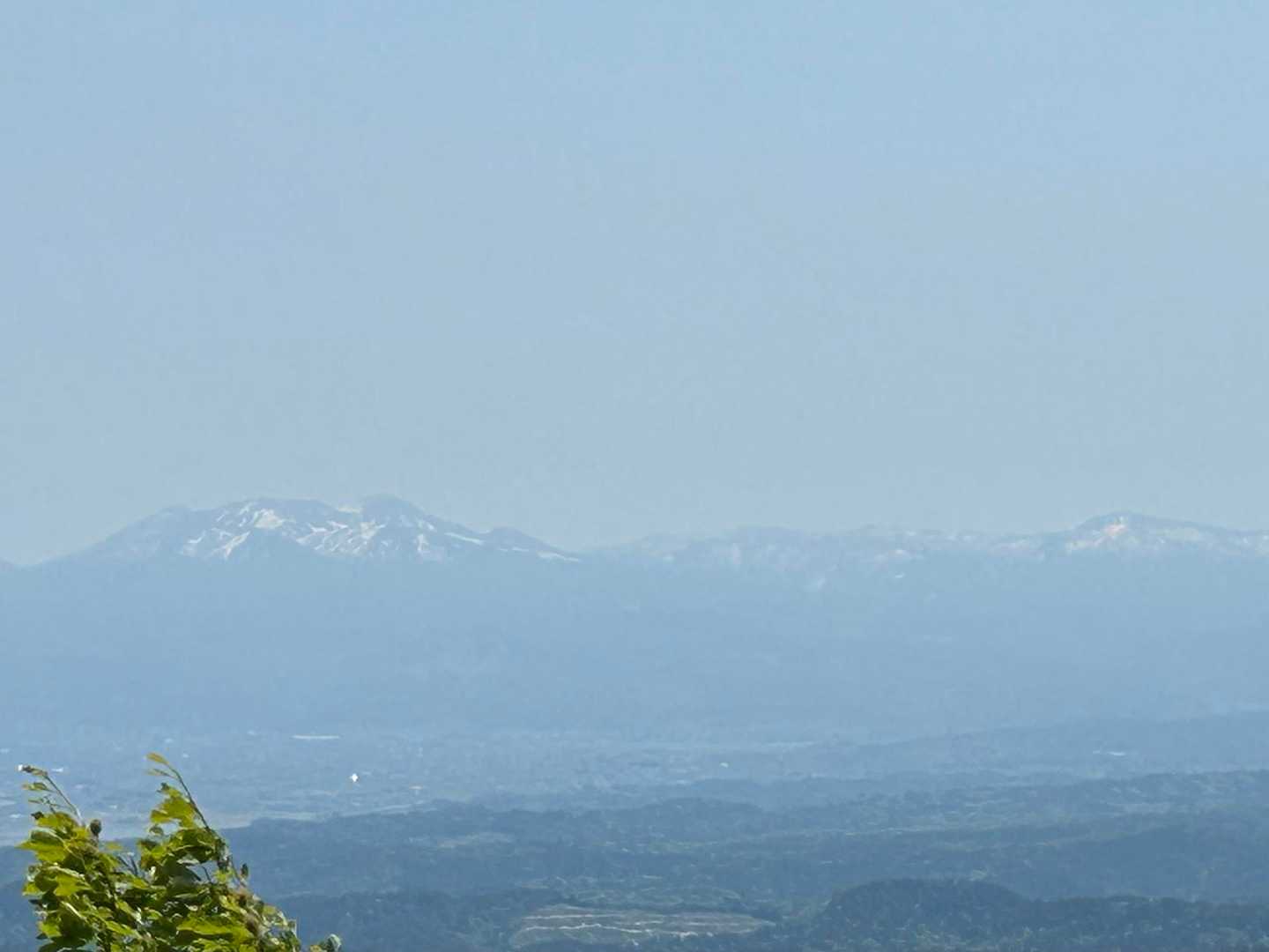 山頂の少し手前の景色が1番良かったです👍
昨日登った八甲田山👀