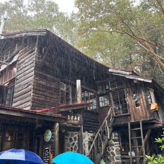 吾妻小舎に着いた途端に大雨！
