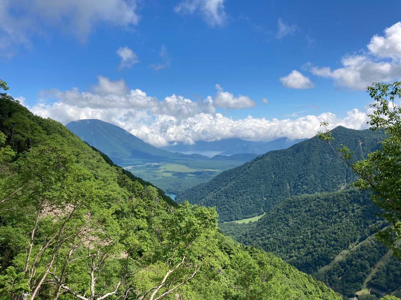 戦場ヶ原と中禅寺湖もよく見えました。
