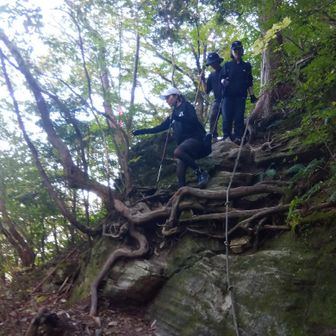 長女は、超慎重派
このような所でも、石鎚の鎖場⛓️のように感じるのだろう🤗