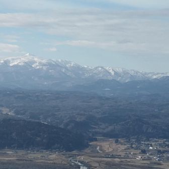 平泉大文字焼きの頭からみた栗駒山、綺麗に見えてますねぇ～