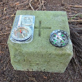 三角点 大平山
三等三角点
方向 南西