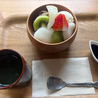 麦草ヒュッテでクリームあんみつ🍓
これが食べたかった
白玉、あんこが美味しかった