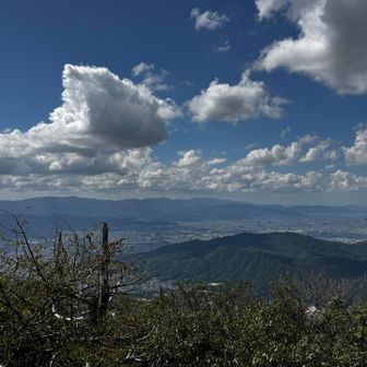 西南西方向の山々。