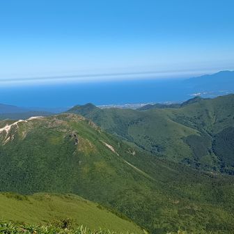 山頂からイワオヌプリ方面
